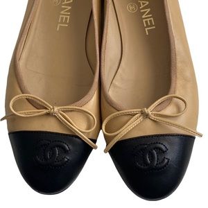 *SOLD* Chanel Two Tone Black and Beige Flats Size 37